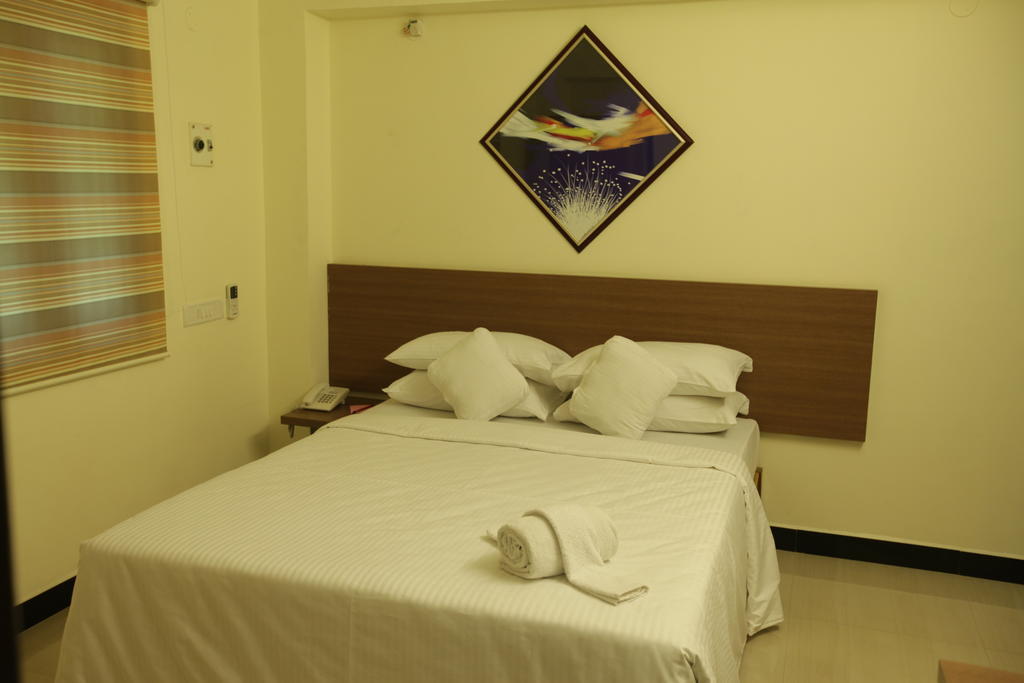Aakash Inn Tiruvannamalai Phòng bức ảnh